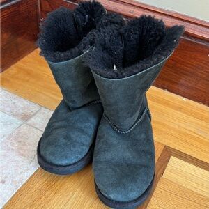 Ugg black kids Bailey bow Ugg boots Size 4